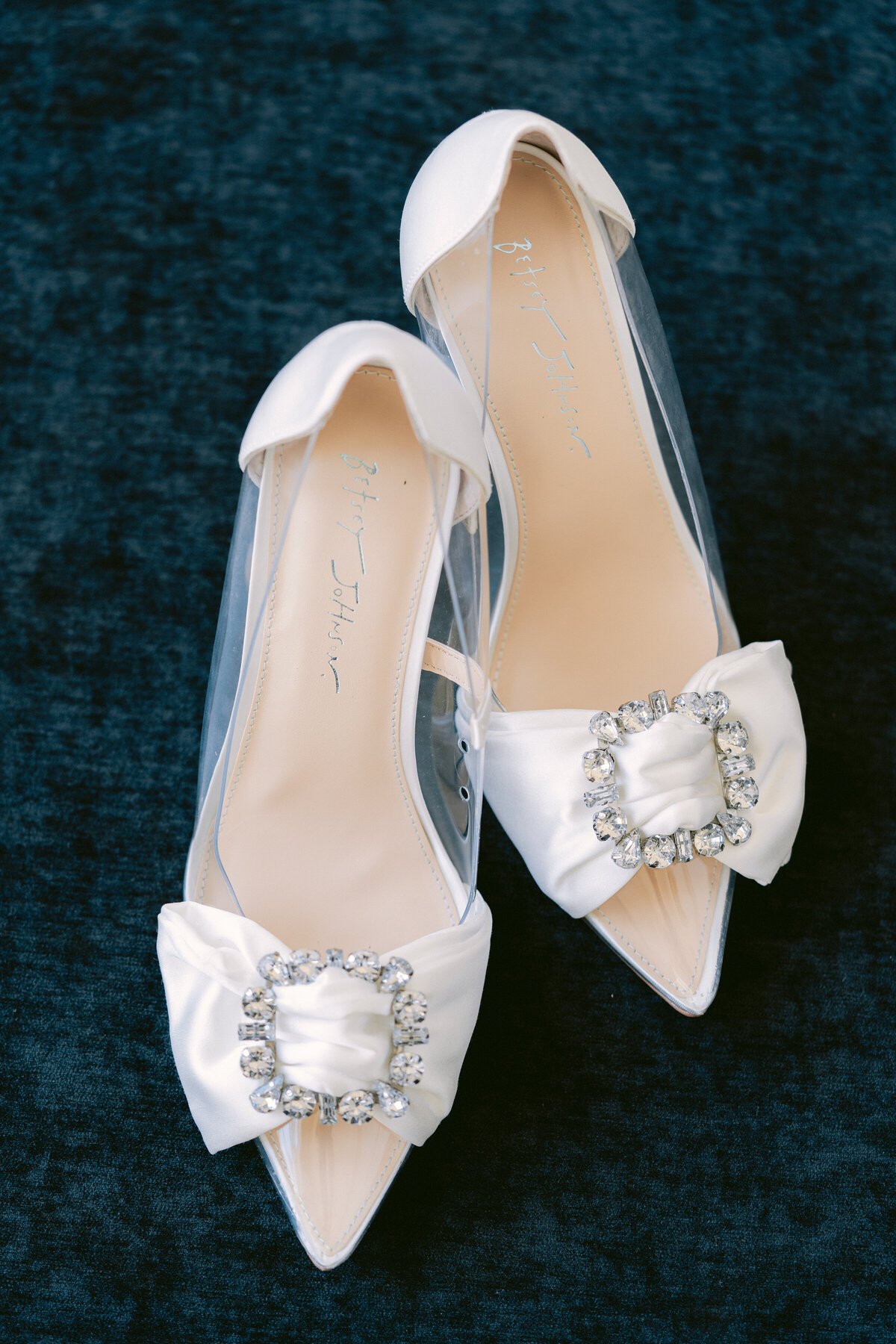Bridal shoes with square crystals
