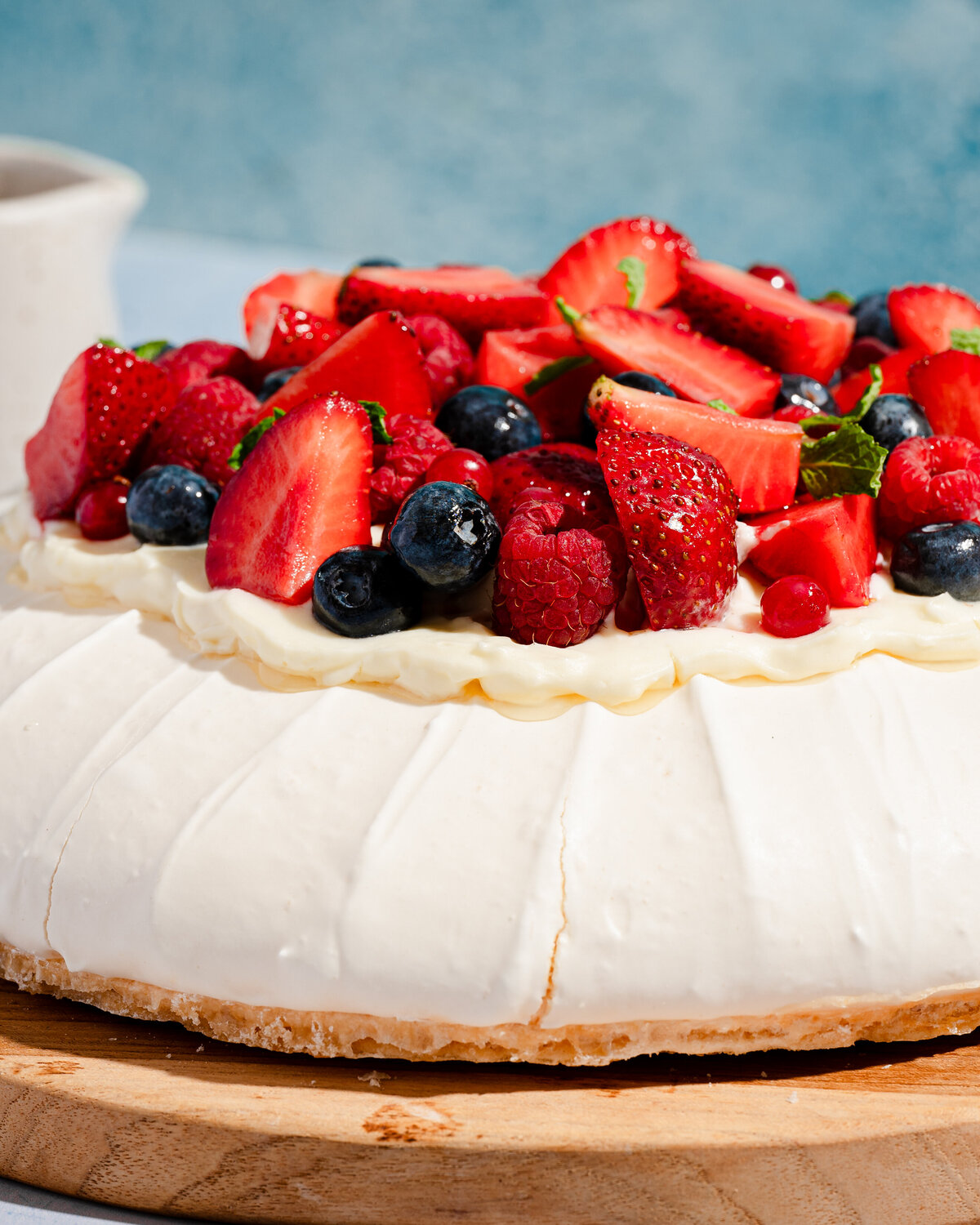 Pavlova with berries-1