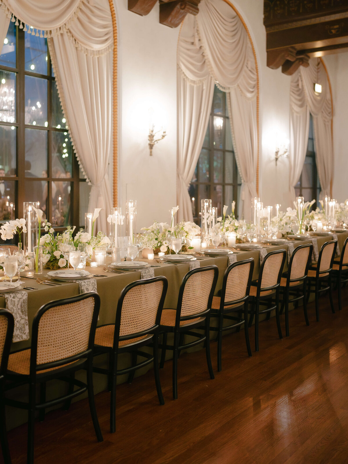 talia-connor-candlelit-wedding-reception-st-regis-dc-springvale-floral