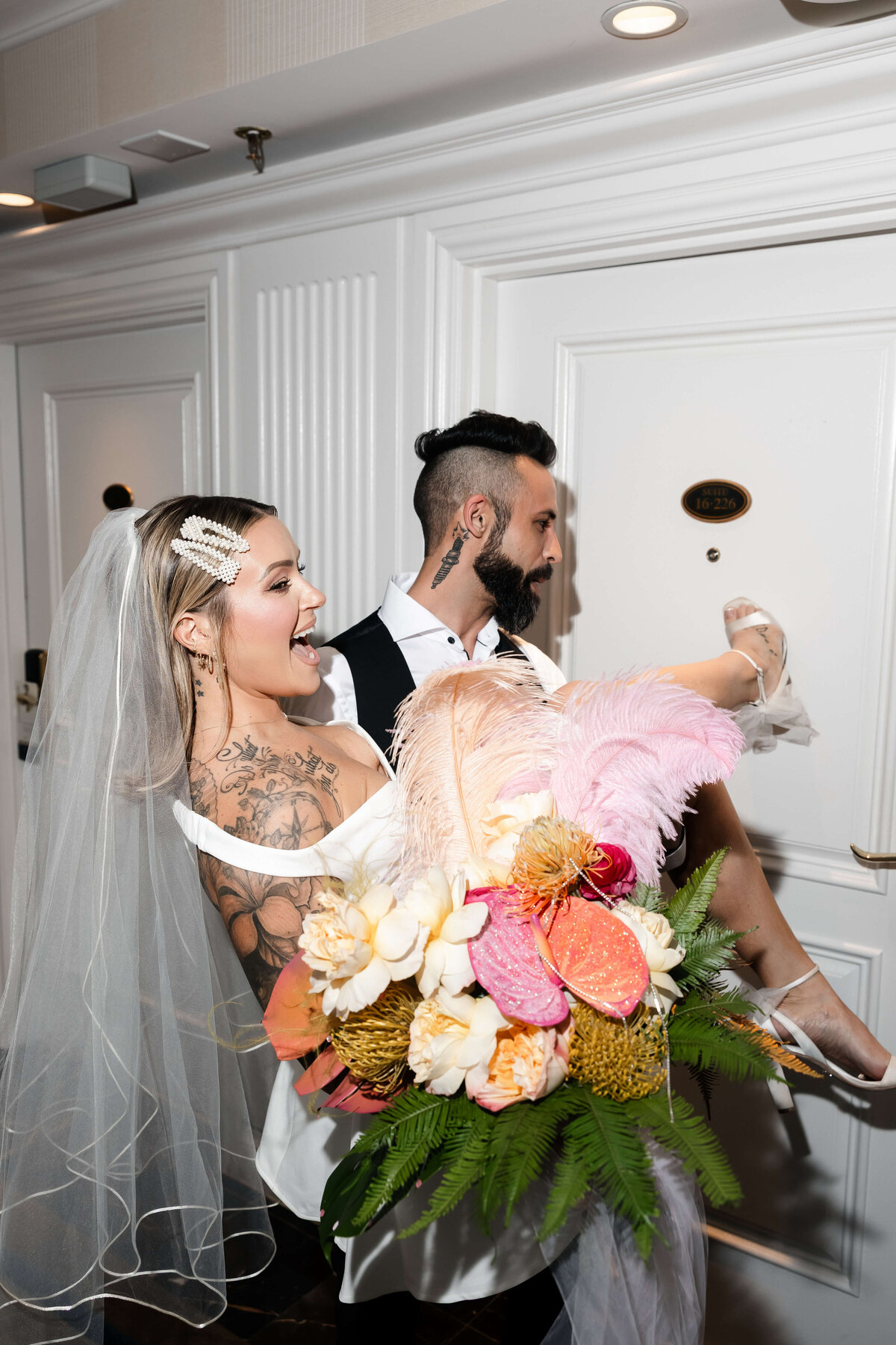 24_riskyexposure_sasha-andy_las-vegas-elopement-photography