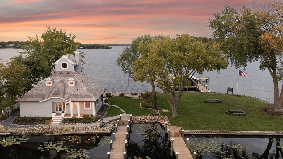 Luxury_Custom_Lake_Home_22