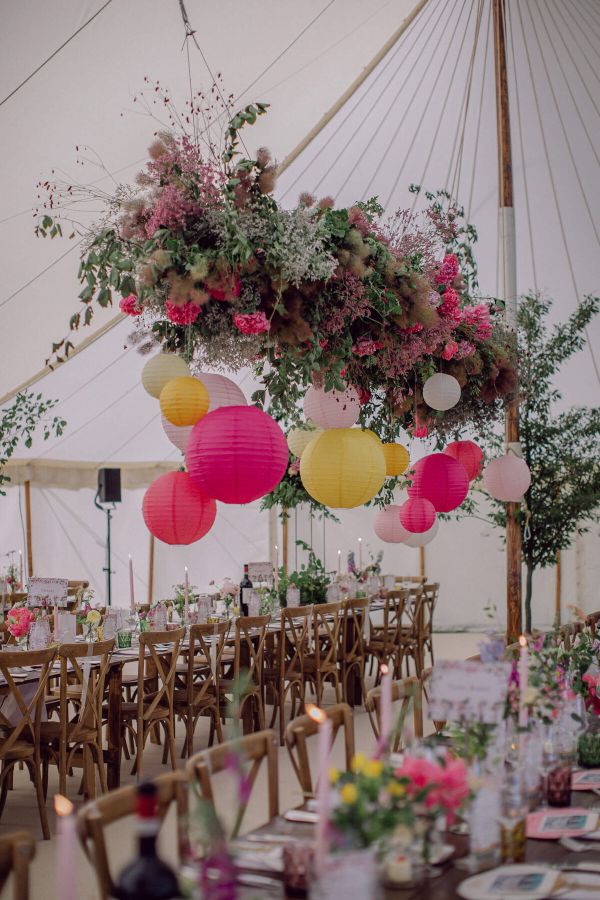 25 hanging-floral-installation