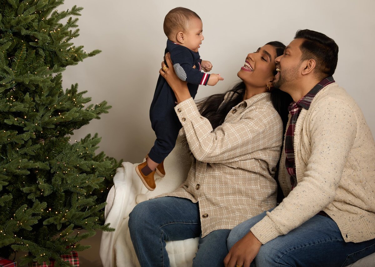 Holiday family photoshoot taken by Alba Belli Photography