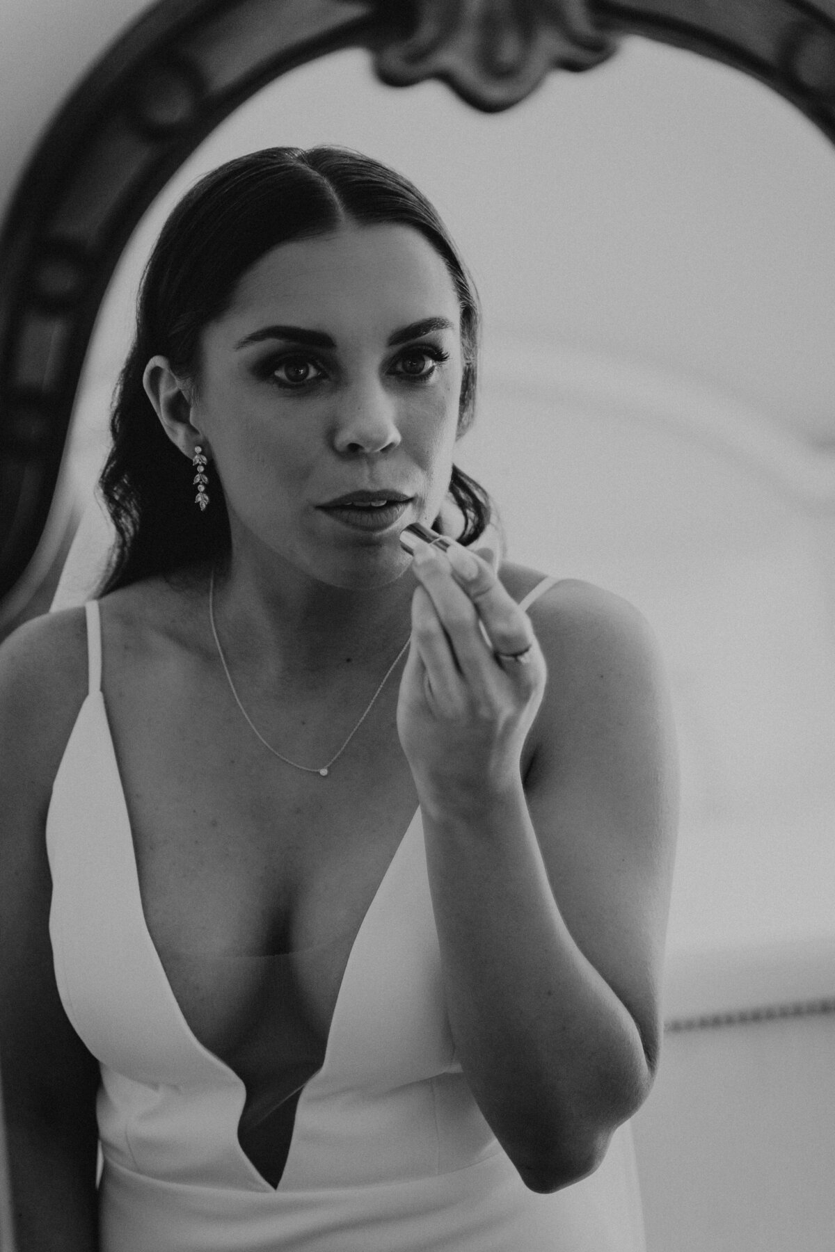 CharlottePhotographer_CorrinRyanGettingREady_ThinSpaces-46