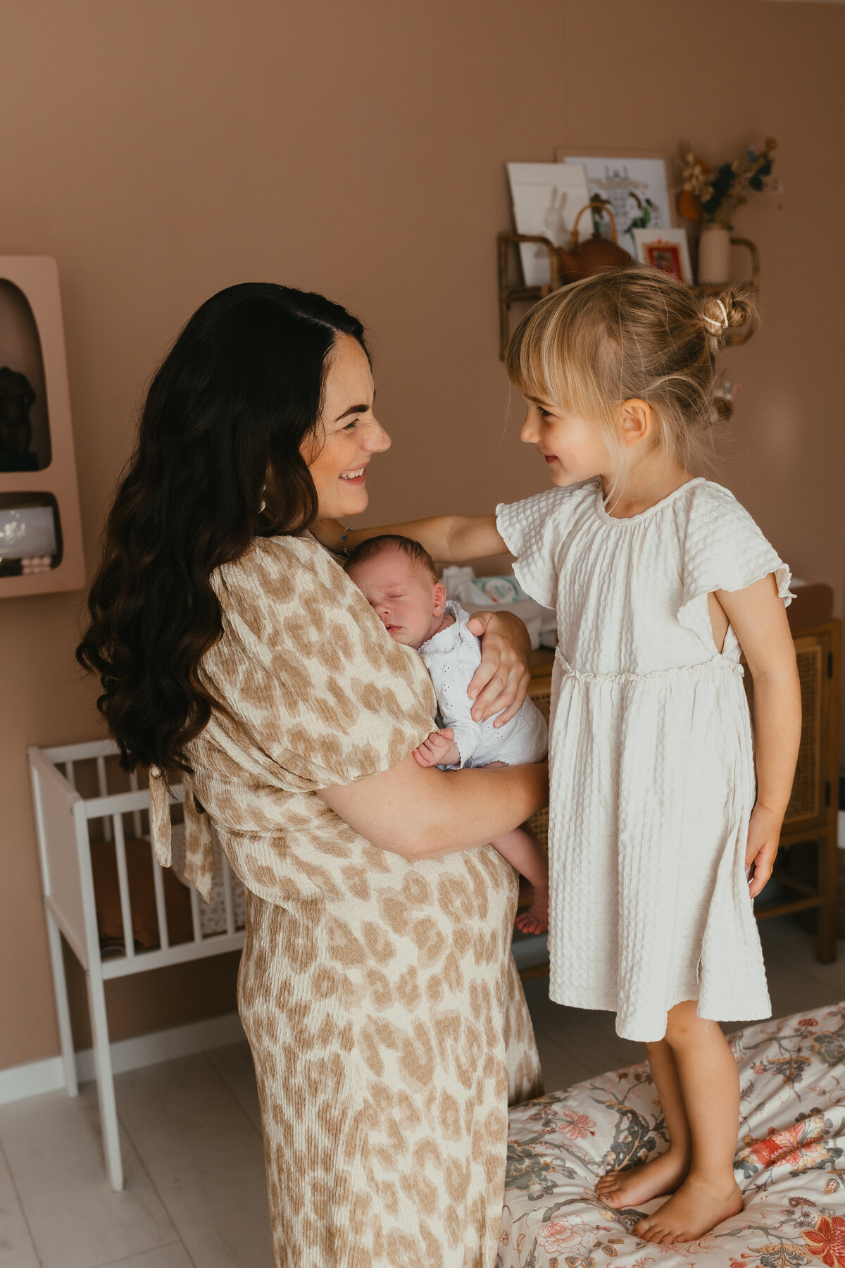 Lifestyle newborn fotoshoot bij jullie thuis