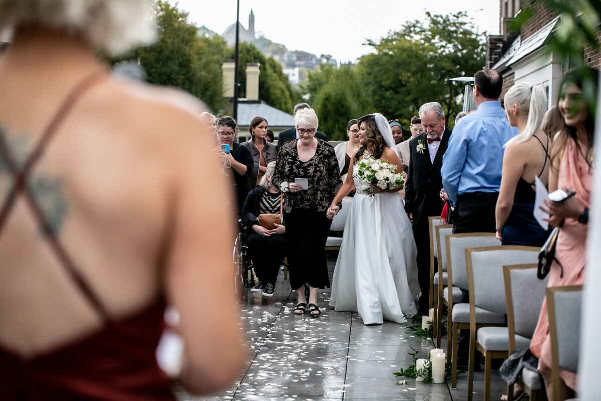 Bride_coming_down_aisle