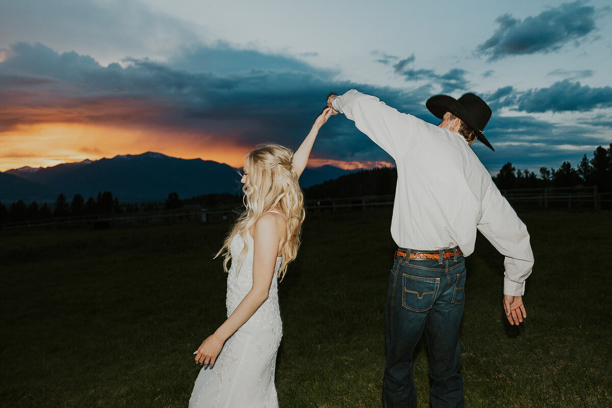 presley-gray-cowboy-luxury-montana-wedding-9597