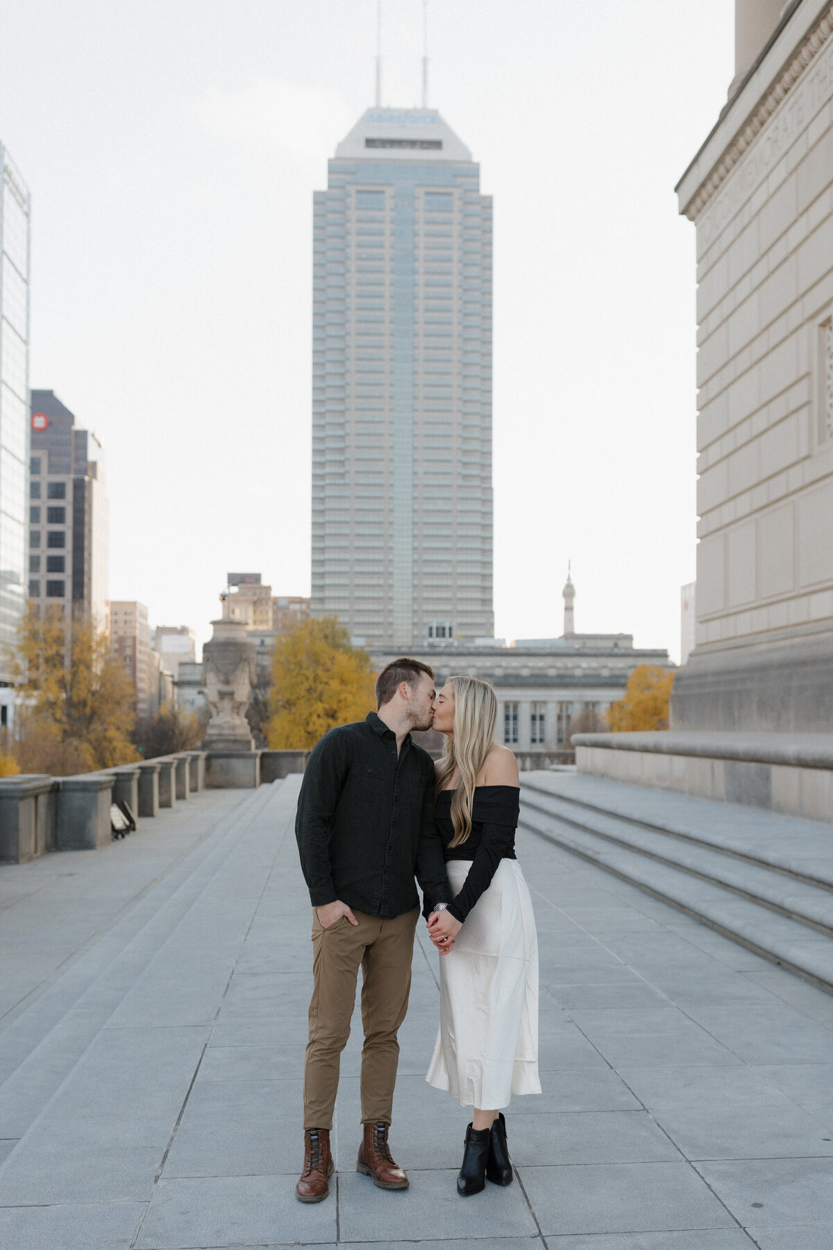 Indianapolis engagement photo shoot city skyline