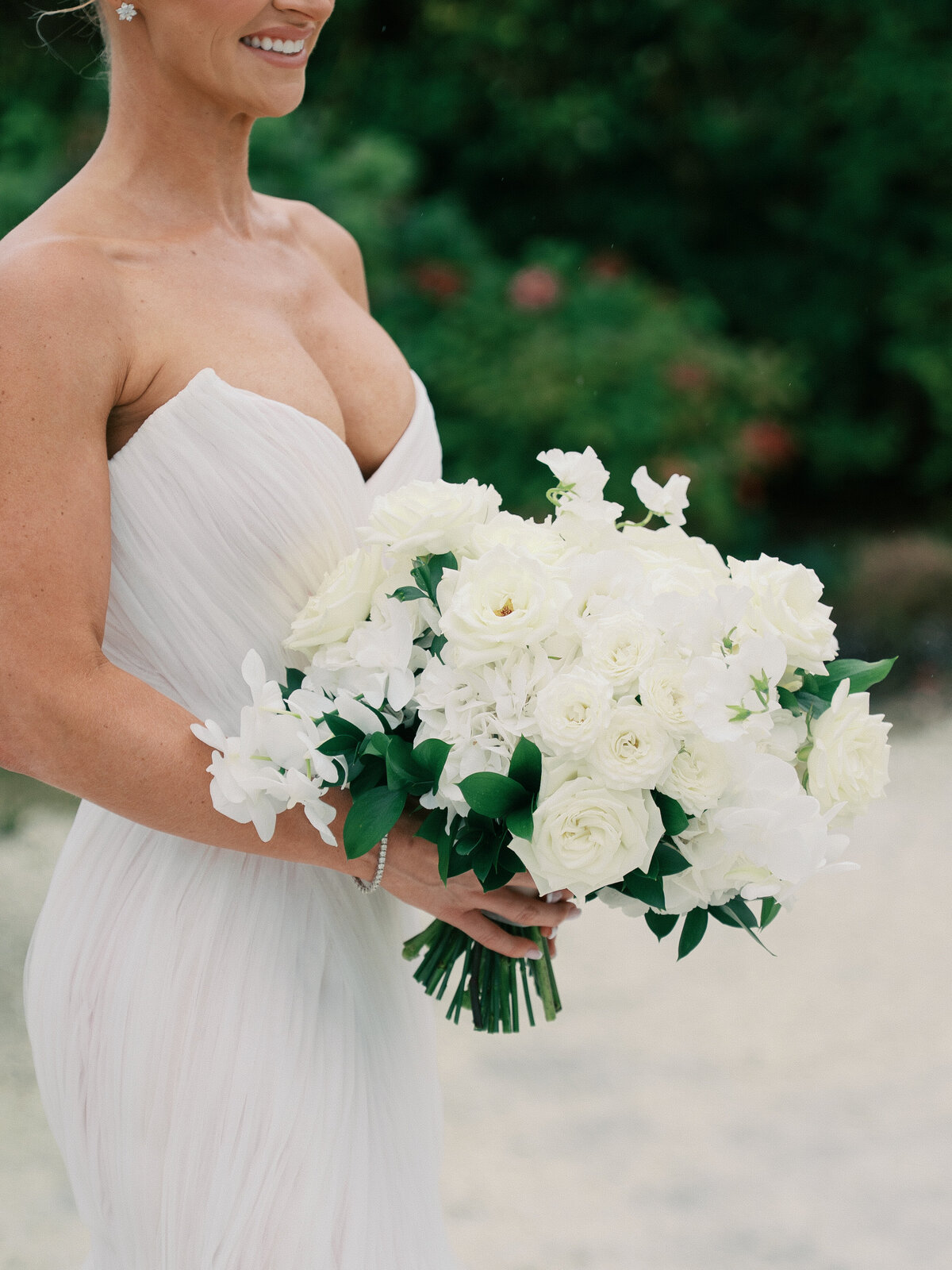 timeless-bridal-portrait-at-castle-hill-inn