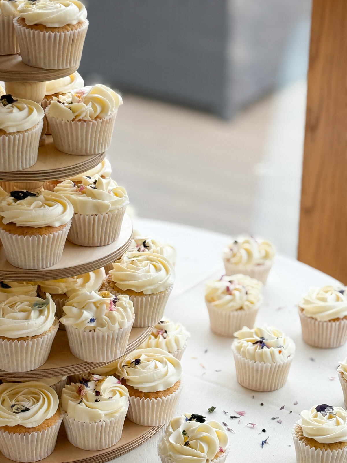 layers-graces-cupcakes-wedding-edible-petals-pressed-flowers-prop-options
