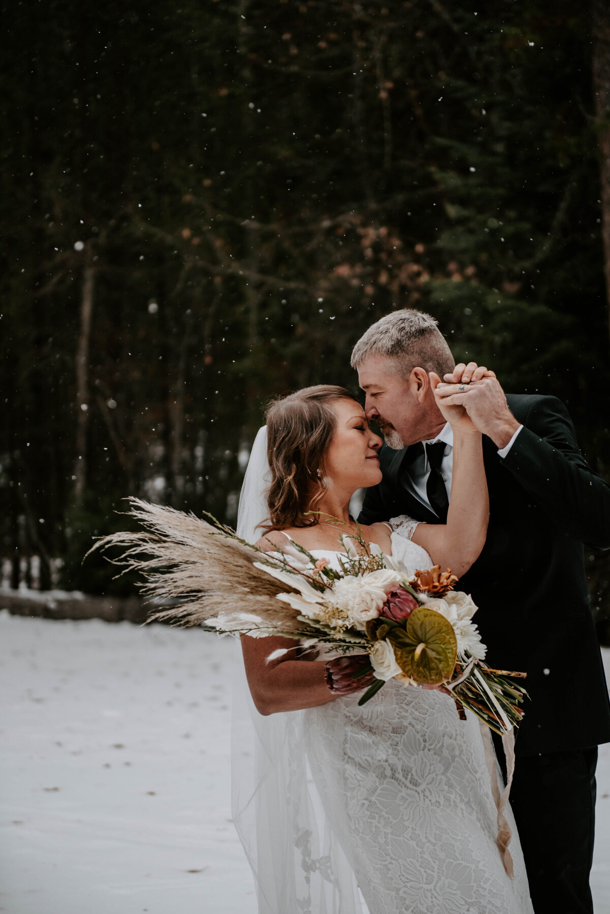 suttle-lake-sisters-oregon-lodge-woods-vow-renewal-photographer-wedding-elopement-2862