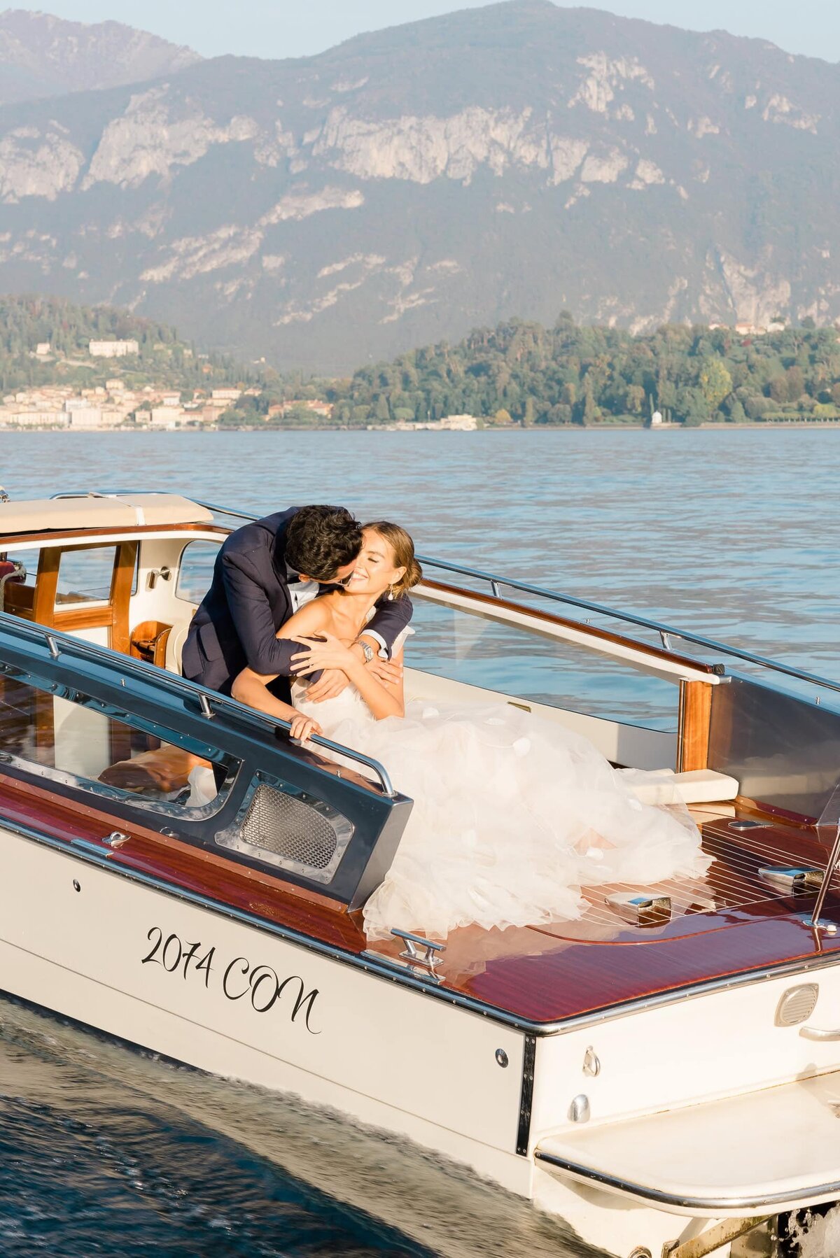 Destination Wedding Photographer Anna Lundgren in Stockholm Wedding in Lake Como boat elopement_166