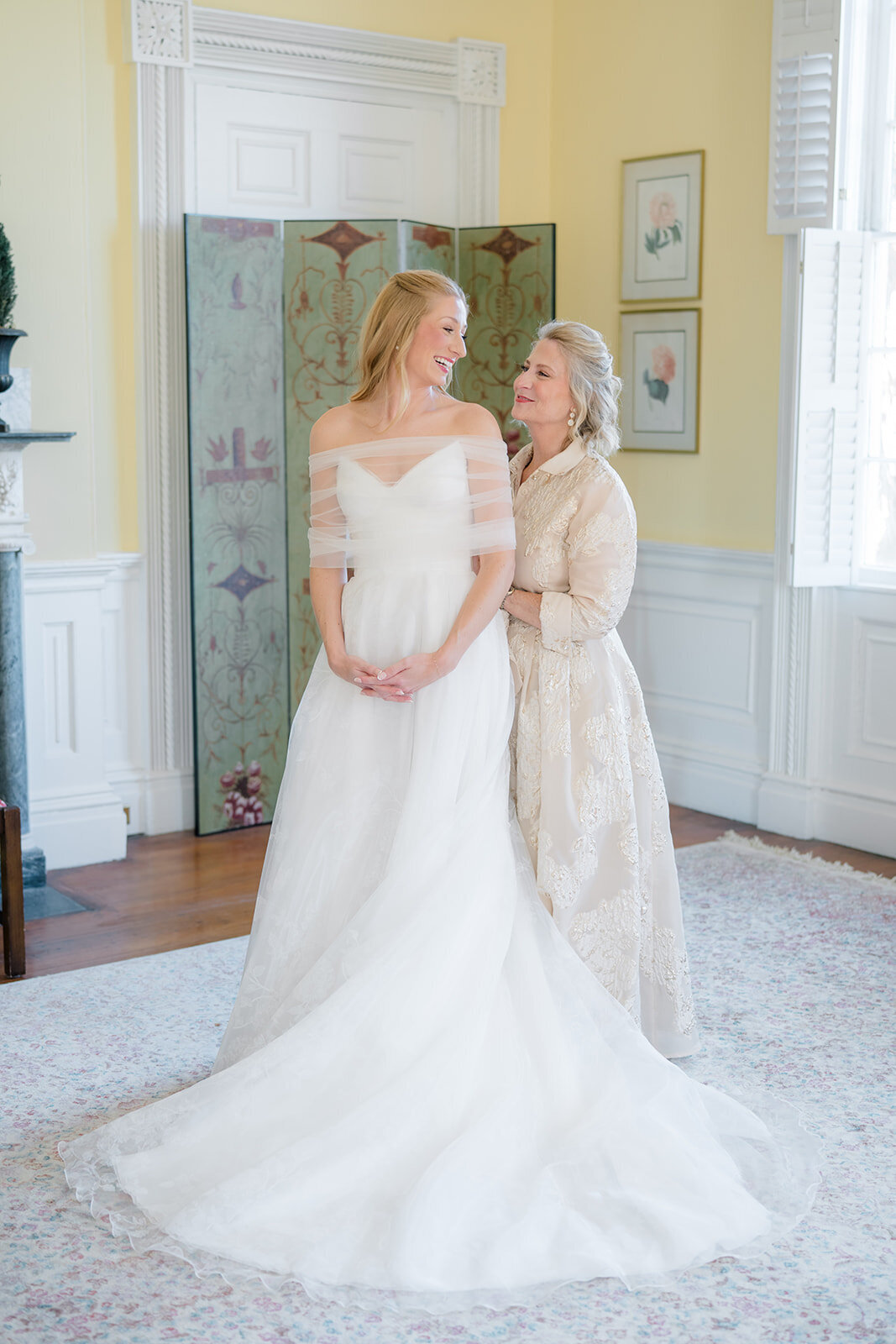 elevated_neutral_tones_governor_thomas_bennett_house_charleston_destination_wedding_photographer_wedding_Kailee_DiMeglio_Photography-100