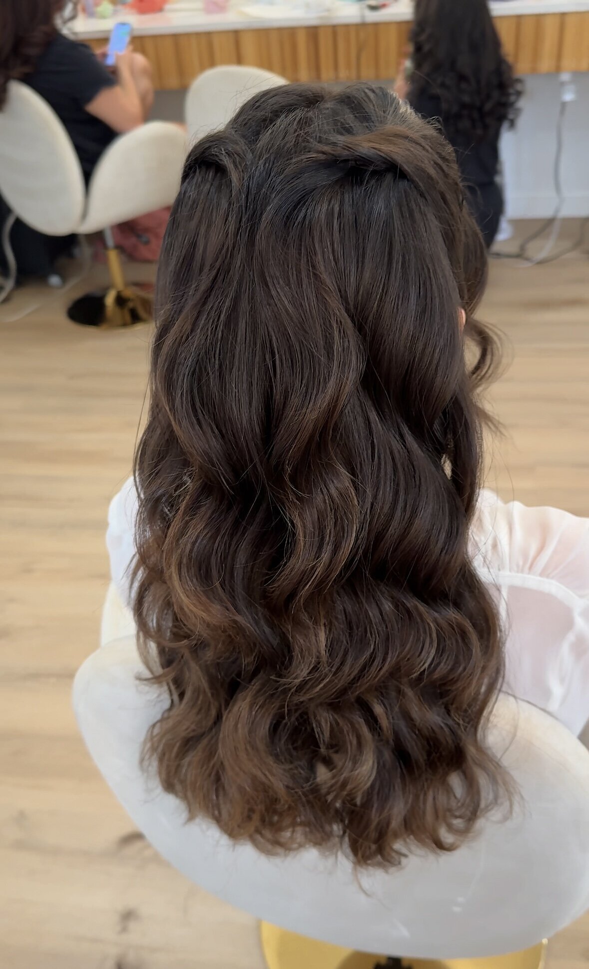 classy, modern bridal half up hairstyle. Nashville wedding hairstylist
