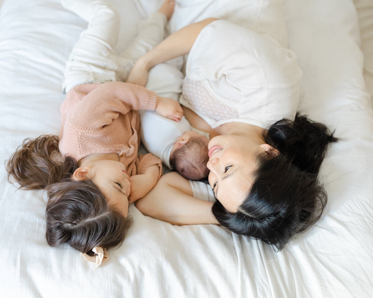 In-home newborn portrait session with siblings in Philadelphia - 29