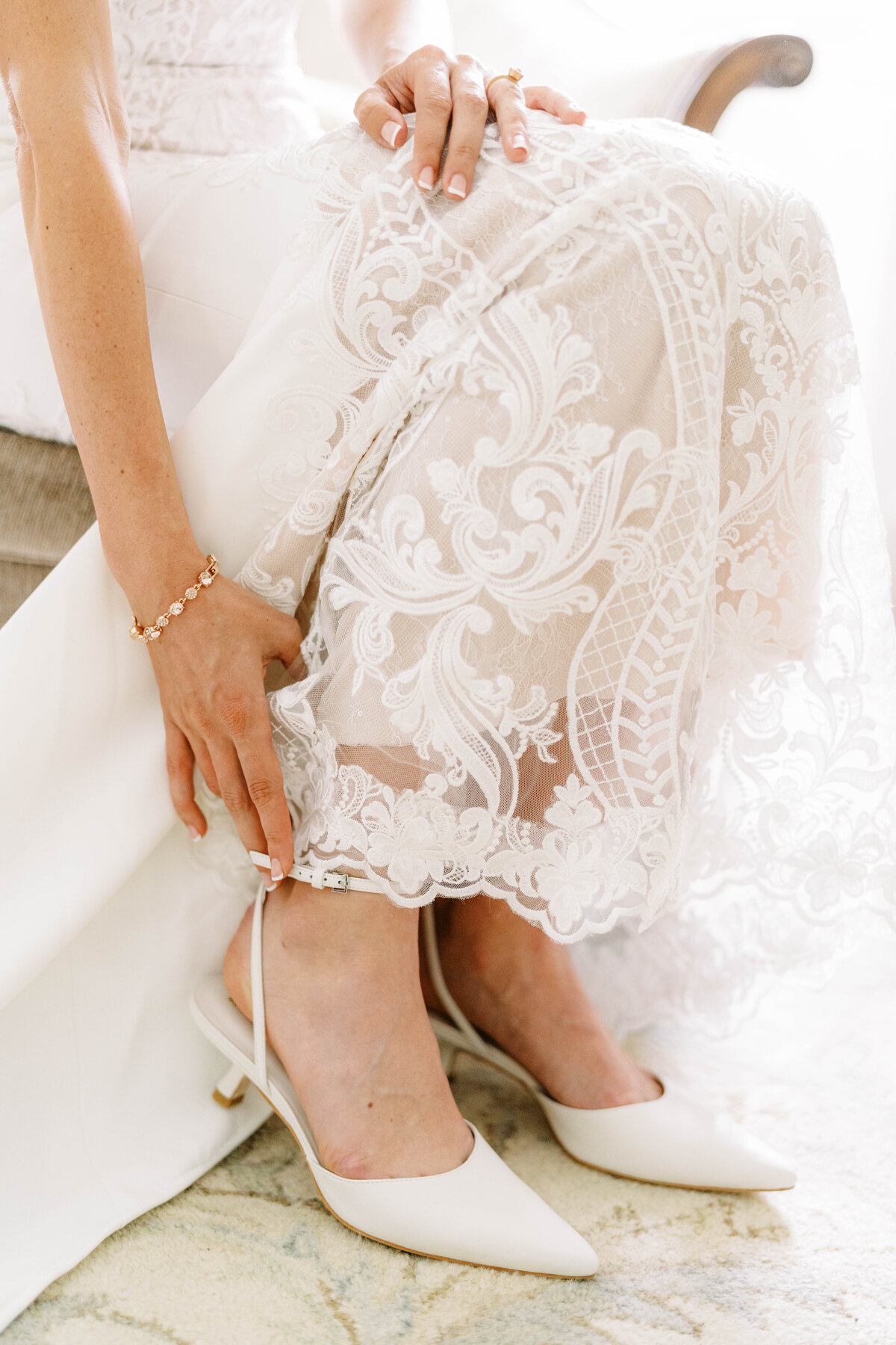 Philander-Chase-Knox-Estate-Wedding-Photographer-Bridal-Getting-Ready_014