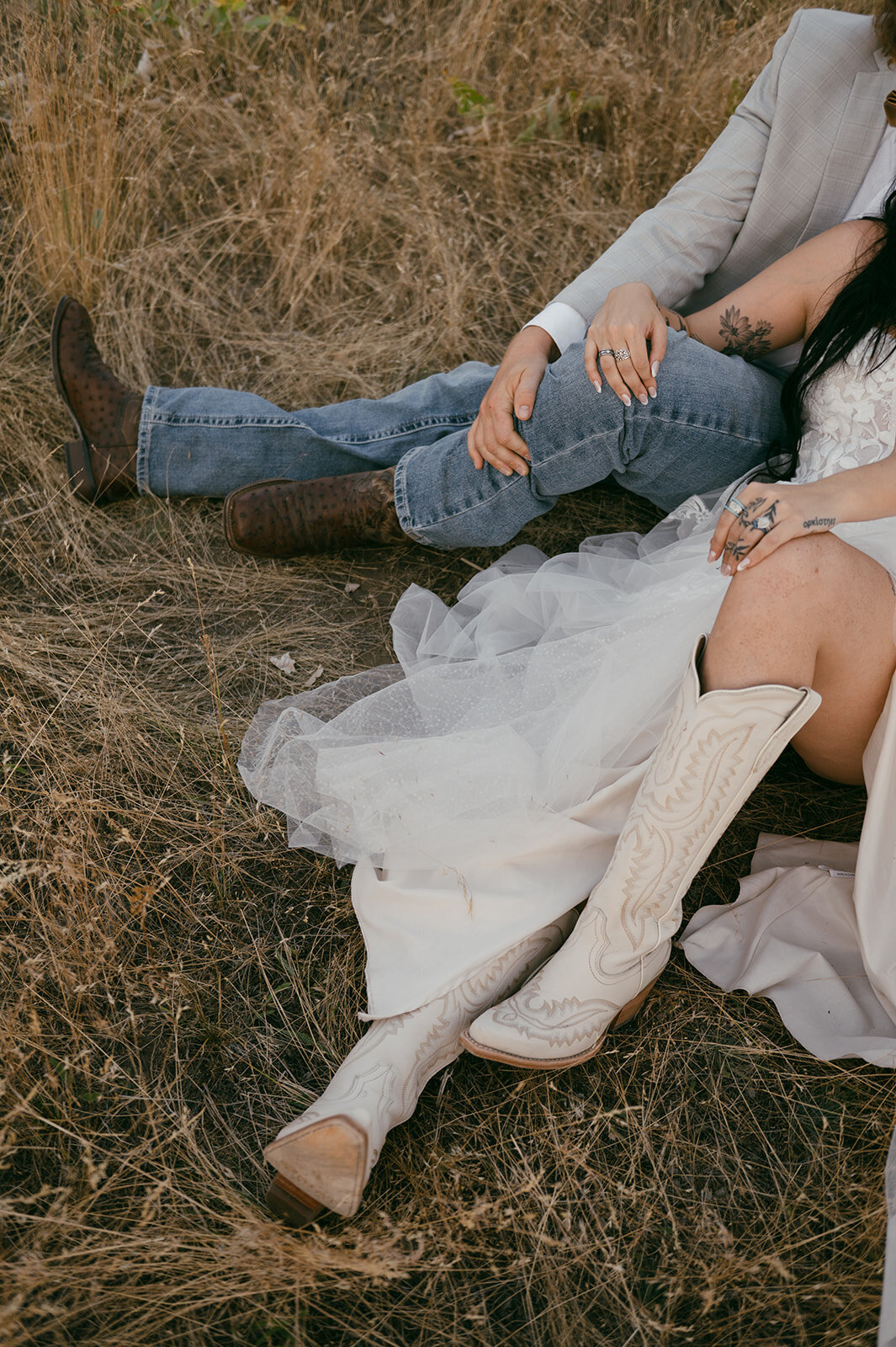 presley-gray-photo-wild-horse-montana-elopement-0801