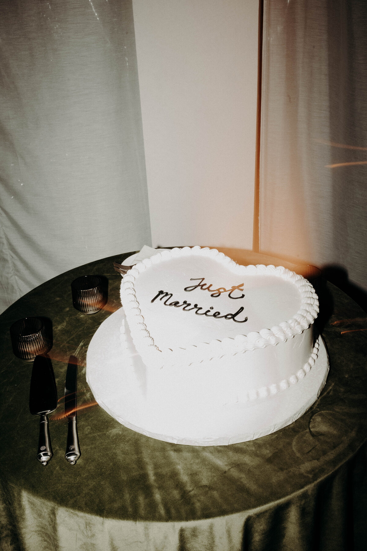 just married heart wedding cake minimalist