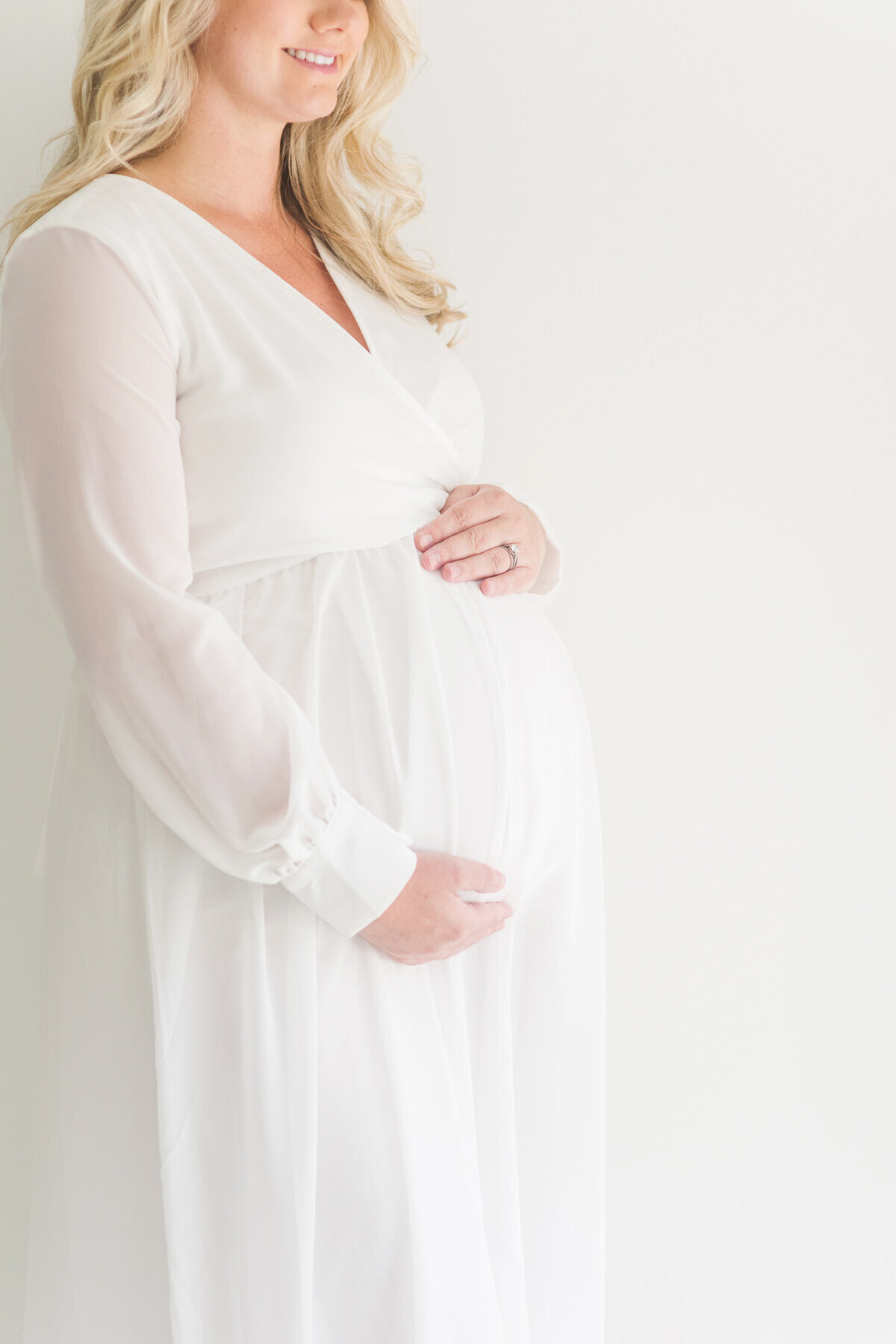 Light-Airy-Maternity-Session-01