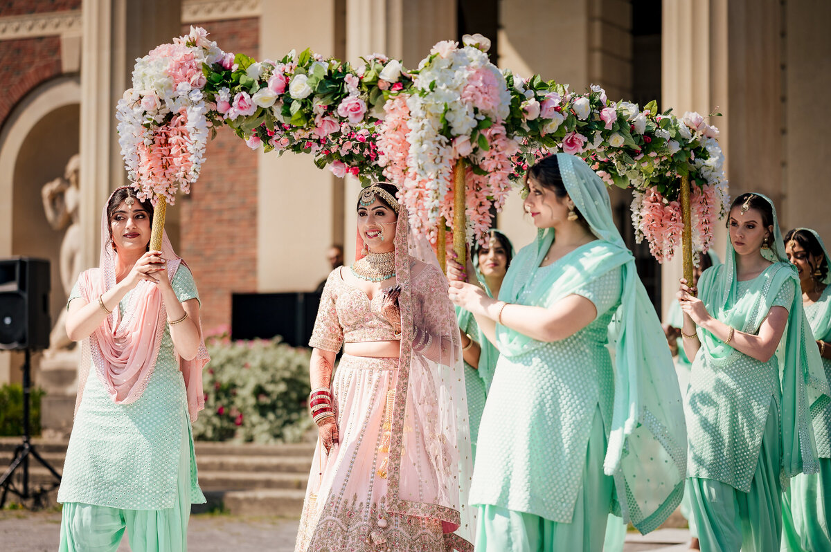 Celebrate your Punjabi wedding in NJ/NY with expert photography.