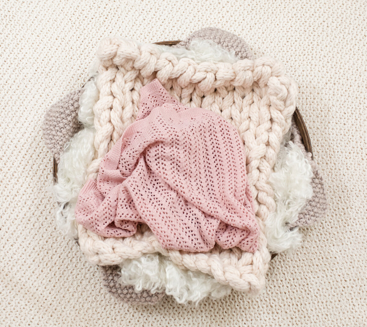Newborn Props set-up including basket, blanket & wraps by laure photography | 06