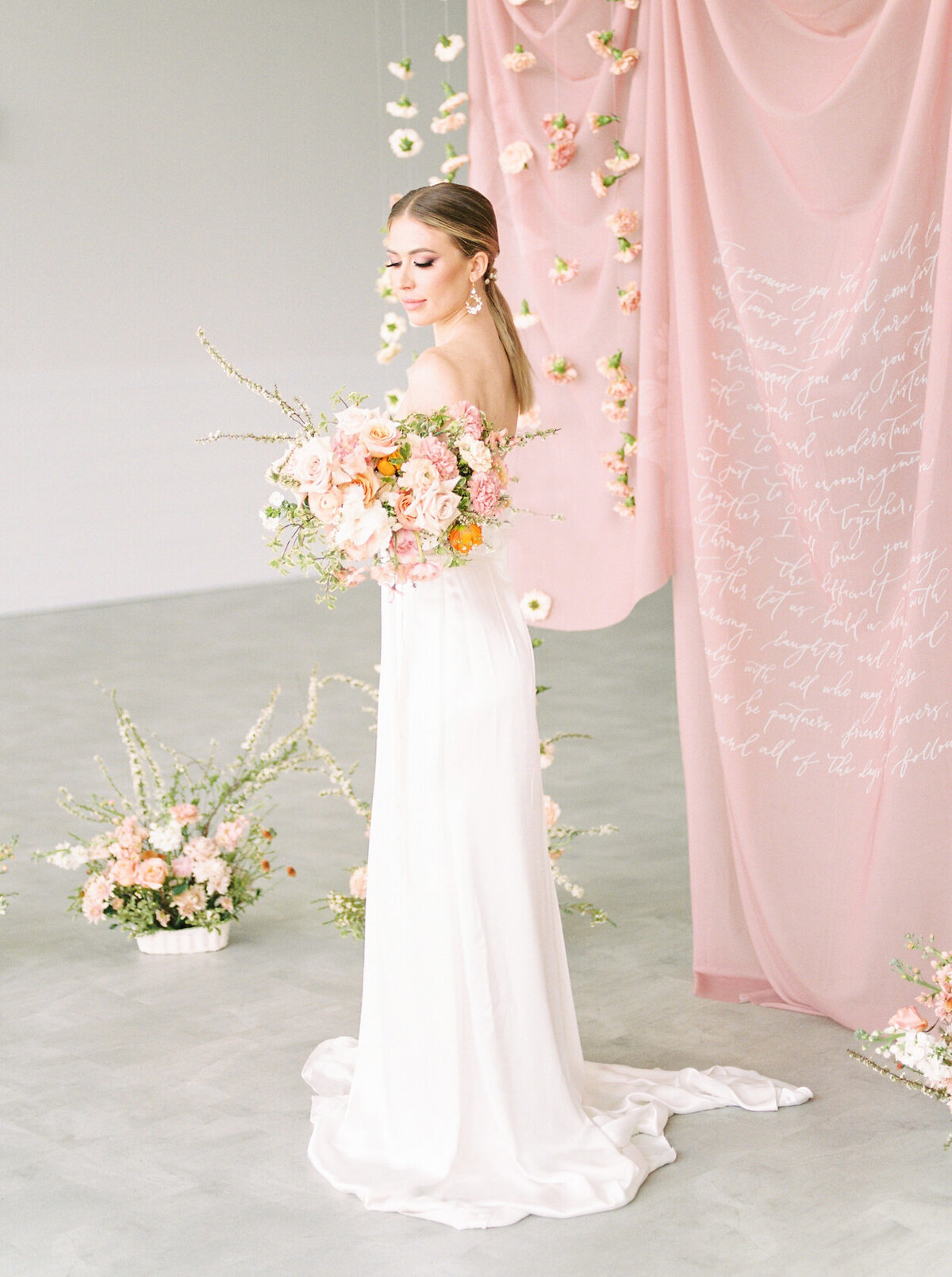 floral-and-field-design-bespoke-wedding-floral-styling-calgary-alberta-peach-kiss-editorial-bridal-groom-portraits-27