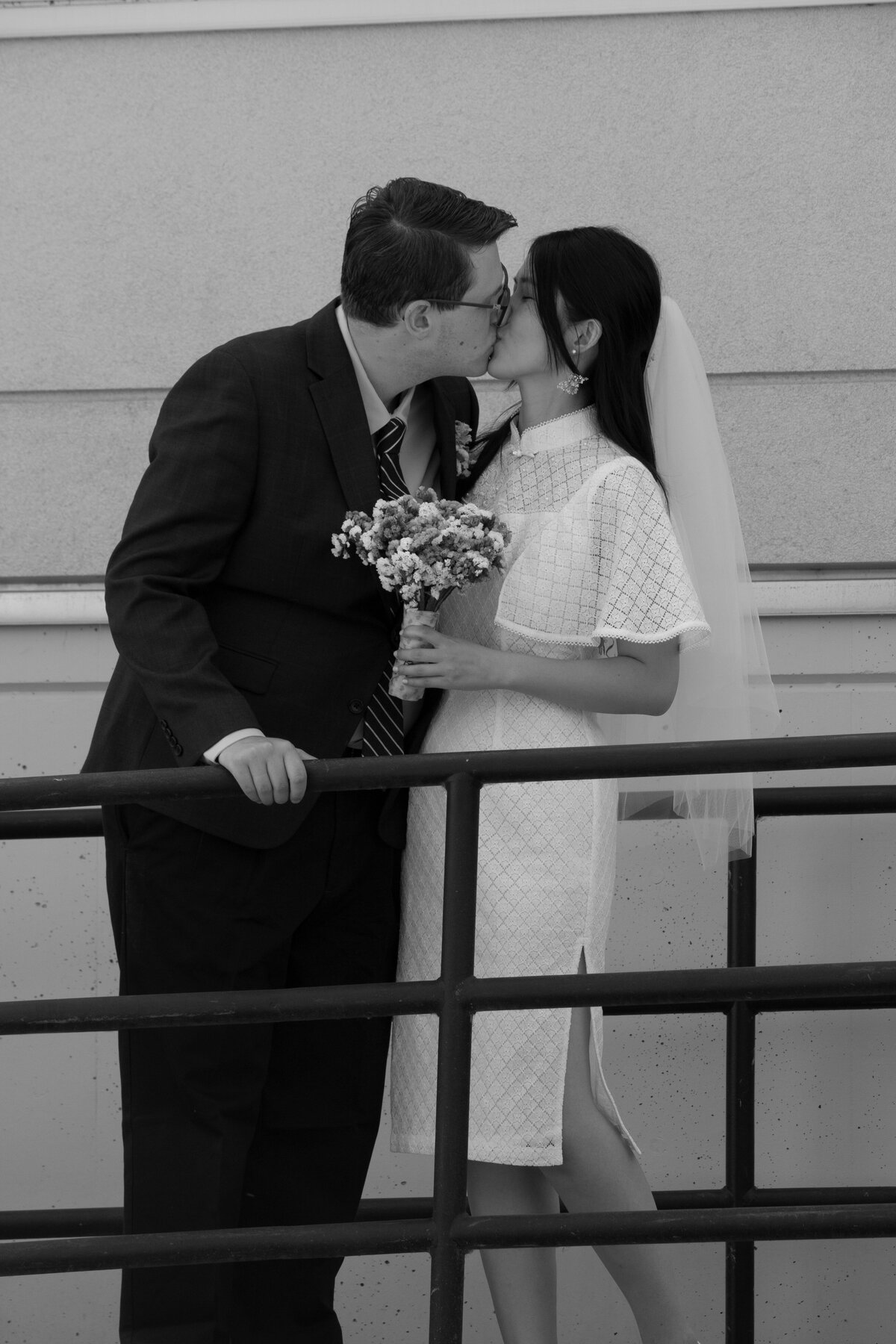 Seattle-courthouse-elopement-timeless-wedding-jennifer-moreno-photography-Washington