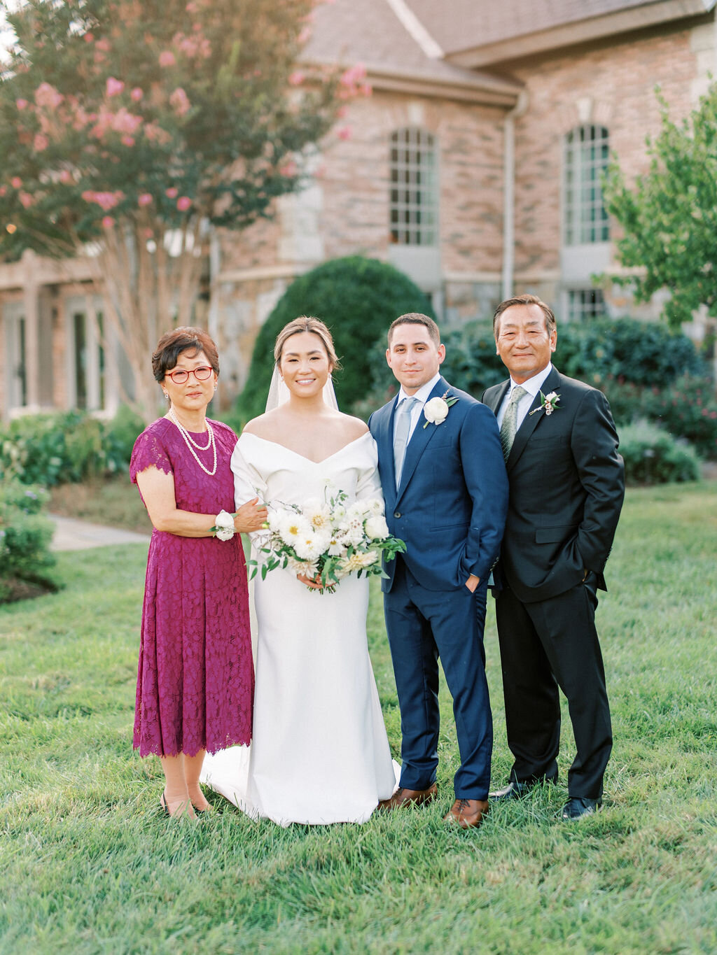 Leslie&Ricardo_EarlyMountainVineyardWedding_SneakPeek-72