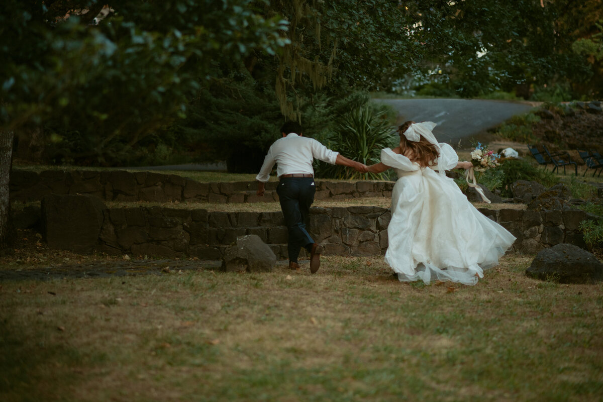 Oregon wedding Photography and videography - Couple running back to venue after sunset photos 