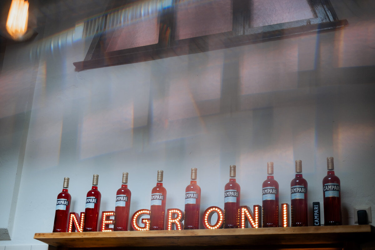 Negroni Leuchtlogo im Dom Grill Kitchen Karlsruhe