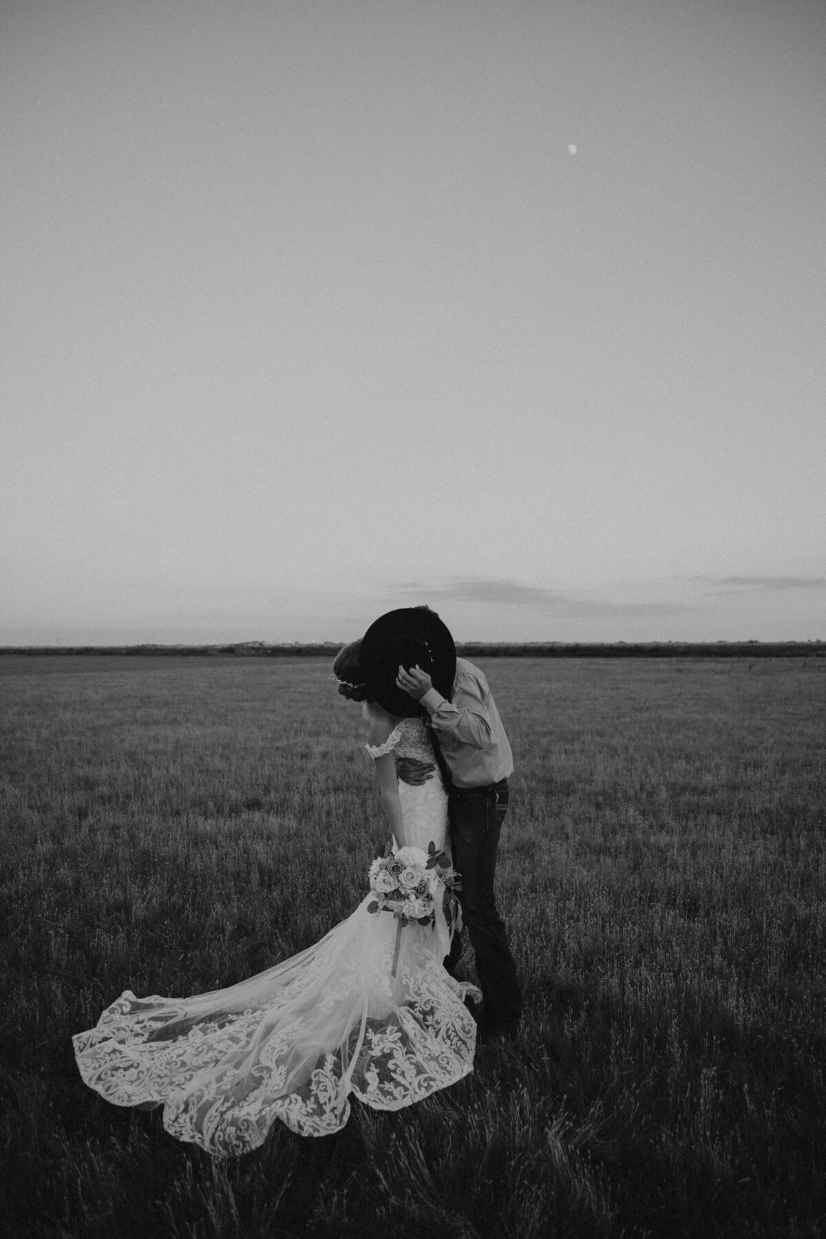 Texas panhandle wedding, photography, trendy and romantic wedding