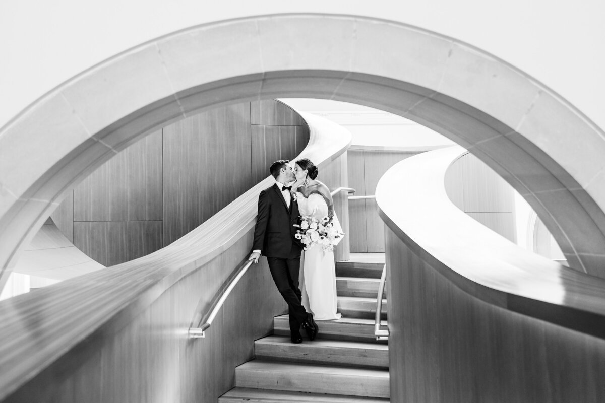 Bride-and-Groom-kissing-on-the-iconic-spiral-staircase-at-the-Art-Gallery-of-Ontario-Toronto-Ontario