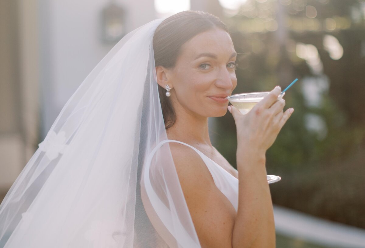 pelican-club-martini-bridal-portrait_1