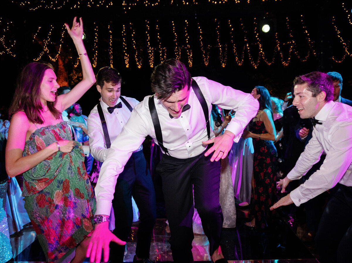 206-Fun-Dance-Moves-at-Wedding-Party-Italy