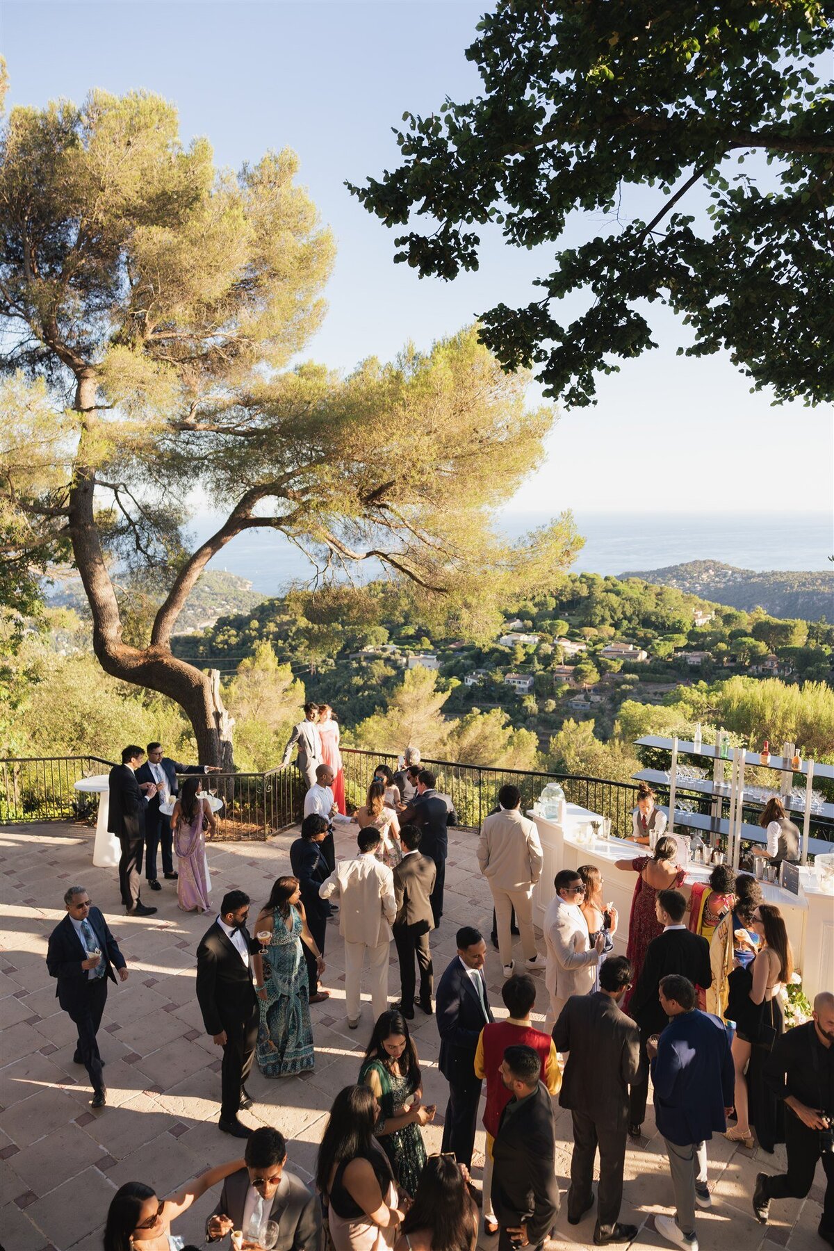 0106_A&C_Wed_0102975