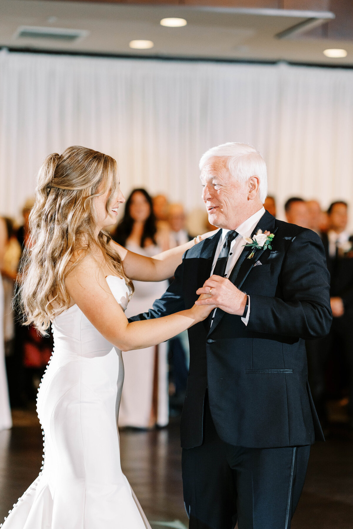 Phoenixville-Foundry-Romantic-Fall-Wedding-Photographer-Reception-Party-Photos_147