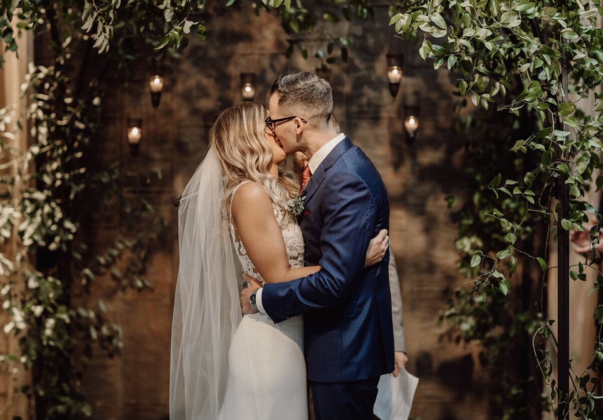 romantic-ceremony-floral-ovation-chicago