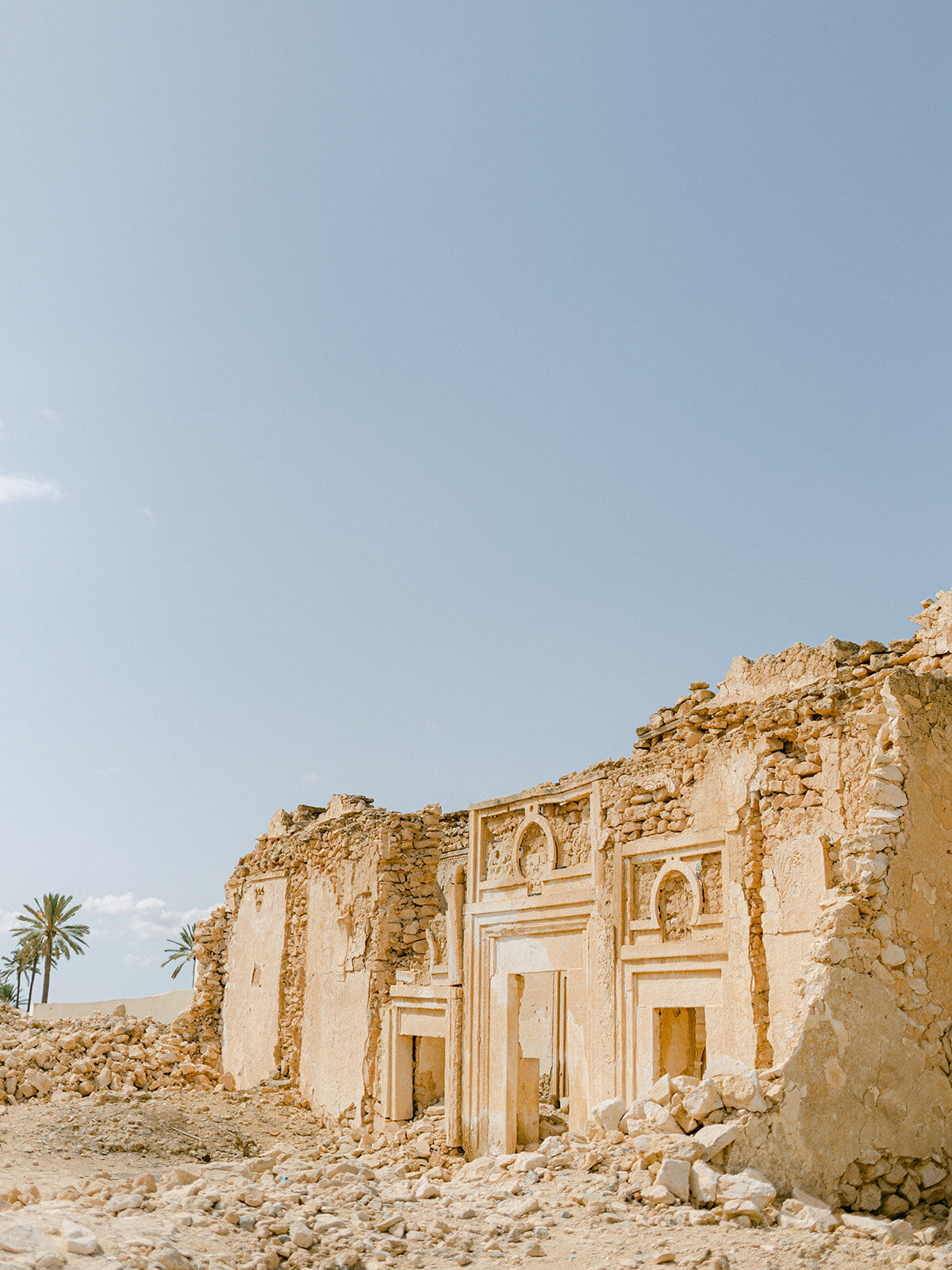 Oriental mystery fashion shoot at palais Ben Ayed - Tunisia - Veronique Lorre Destination artistic direction florist1