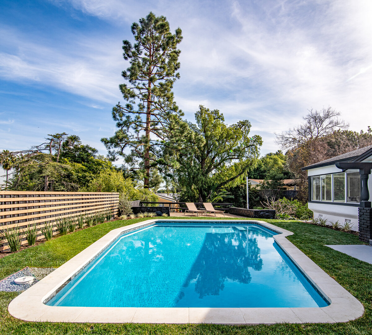 Modern-backyard-pool-and-lounge-area-AW-Development