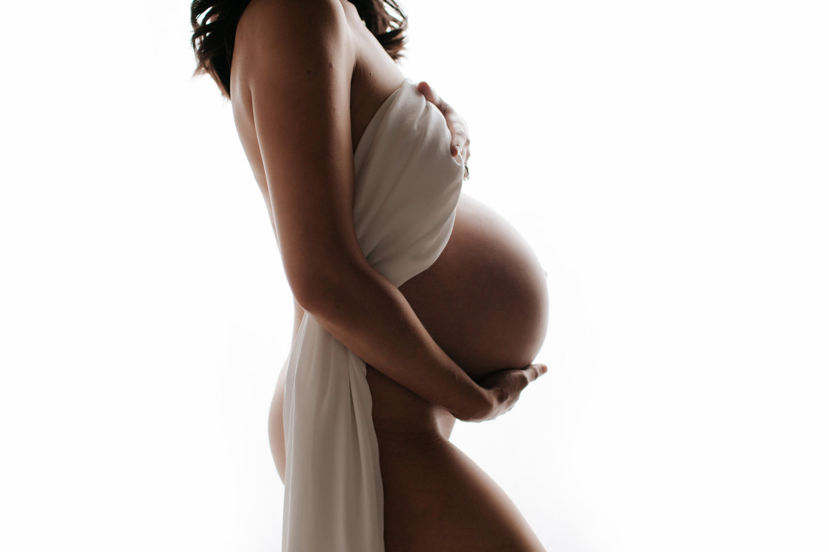 maternity photographer cleveland ohio