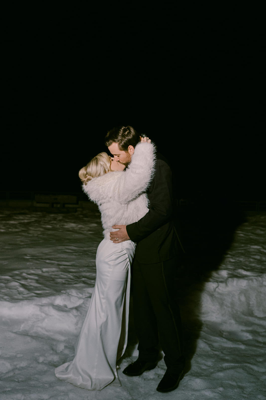 Powers_Wilson_Switzerland_Wedding_Evening_TaraHodgesPhotography010