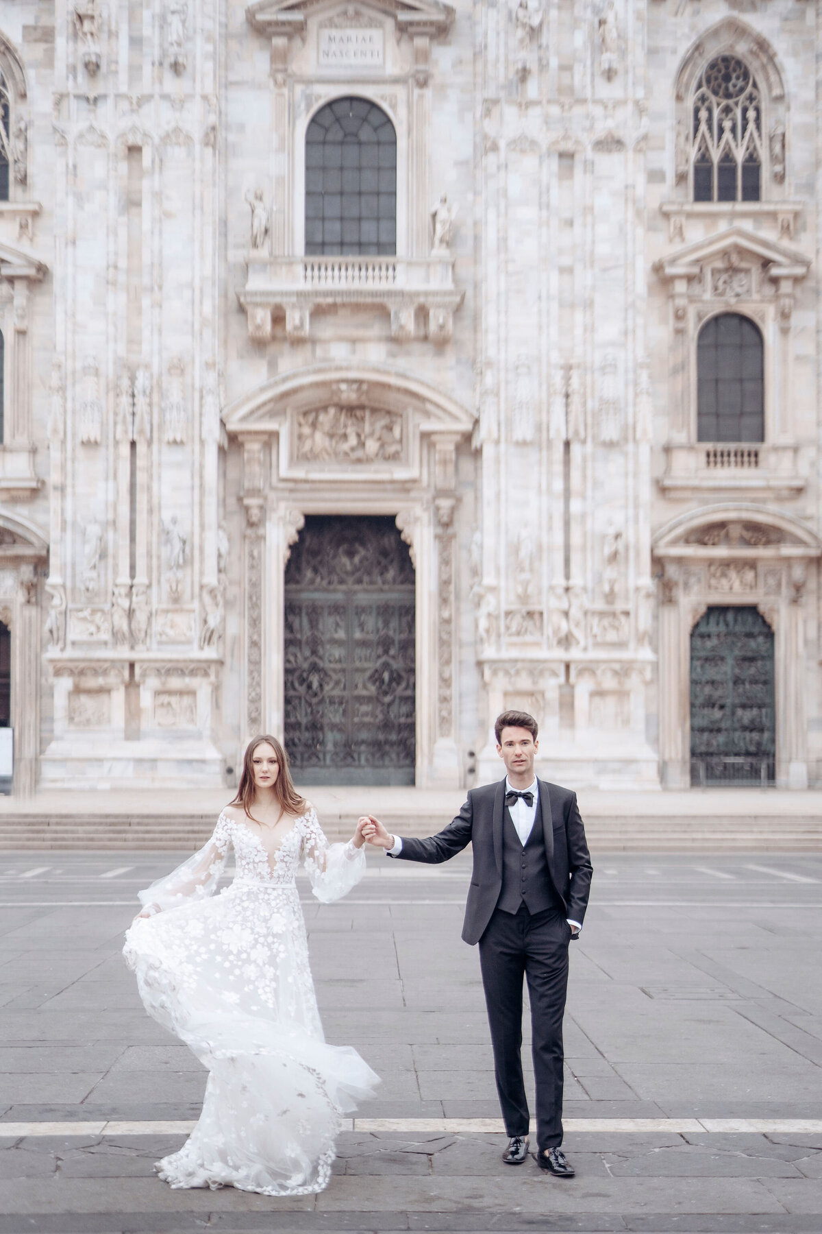 006-Milan-Duomo-Inspiration-Love-Story Elopement-Cinematic-Romance-Destination-Wedding-Editorial-Luxury-Fine-Art-Lisa-Vigliotta-Photography