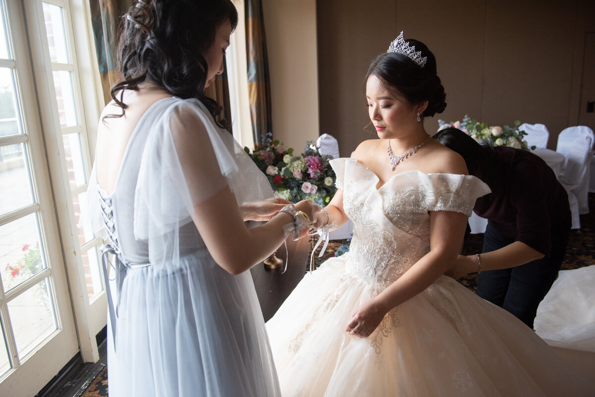 bride_getting_ready