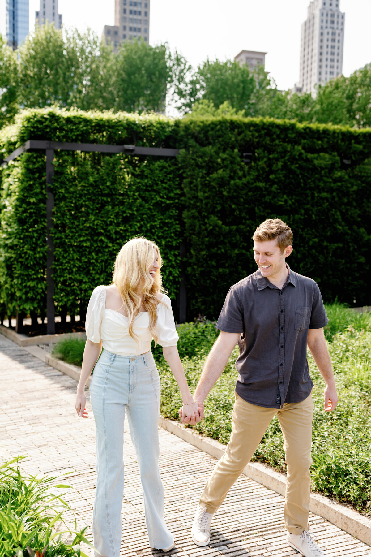 Aspen-Avenue-Chicago-Wedding-Photographer-Lyric-Opera-House-Elegant-Timeless-Classic-Luxury-Downtown-True-to-Color-Bold-Romantic-Chicago-Theater-Lurie-Garden-FAV-13