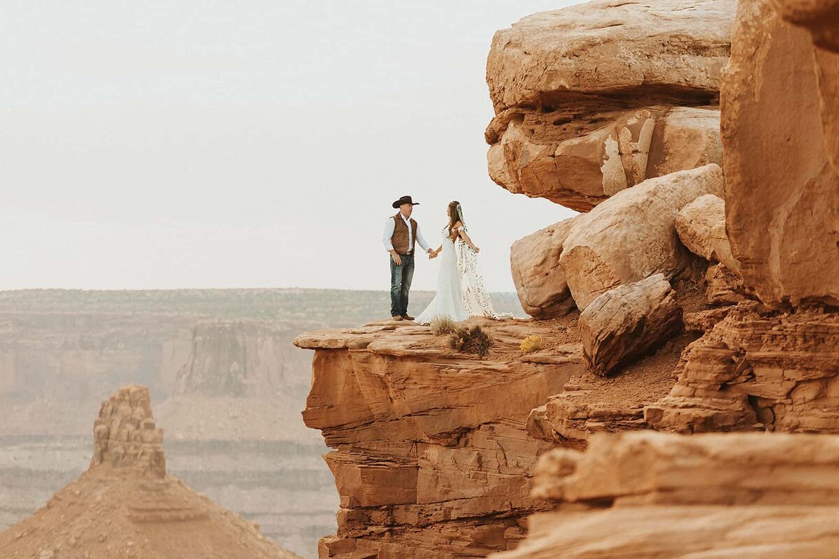 moab-desert-elopement-arches