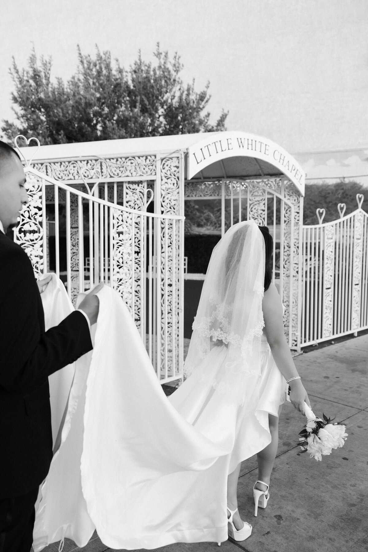 12_riskyexposure_las-vegas-elopement-photography