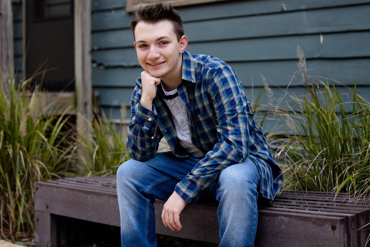 ElijahSenior2022_sneakpeek-5