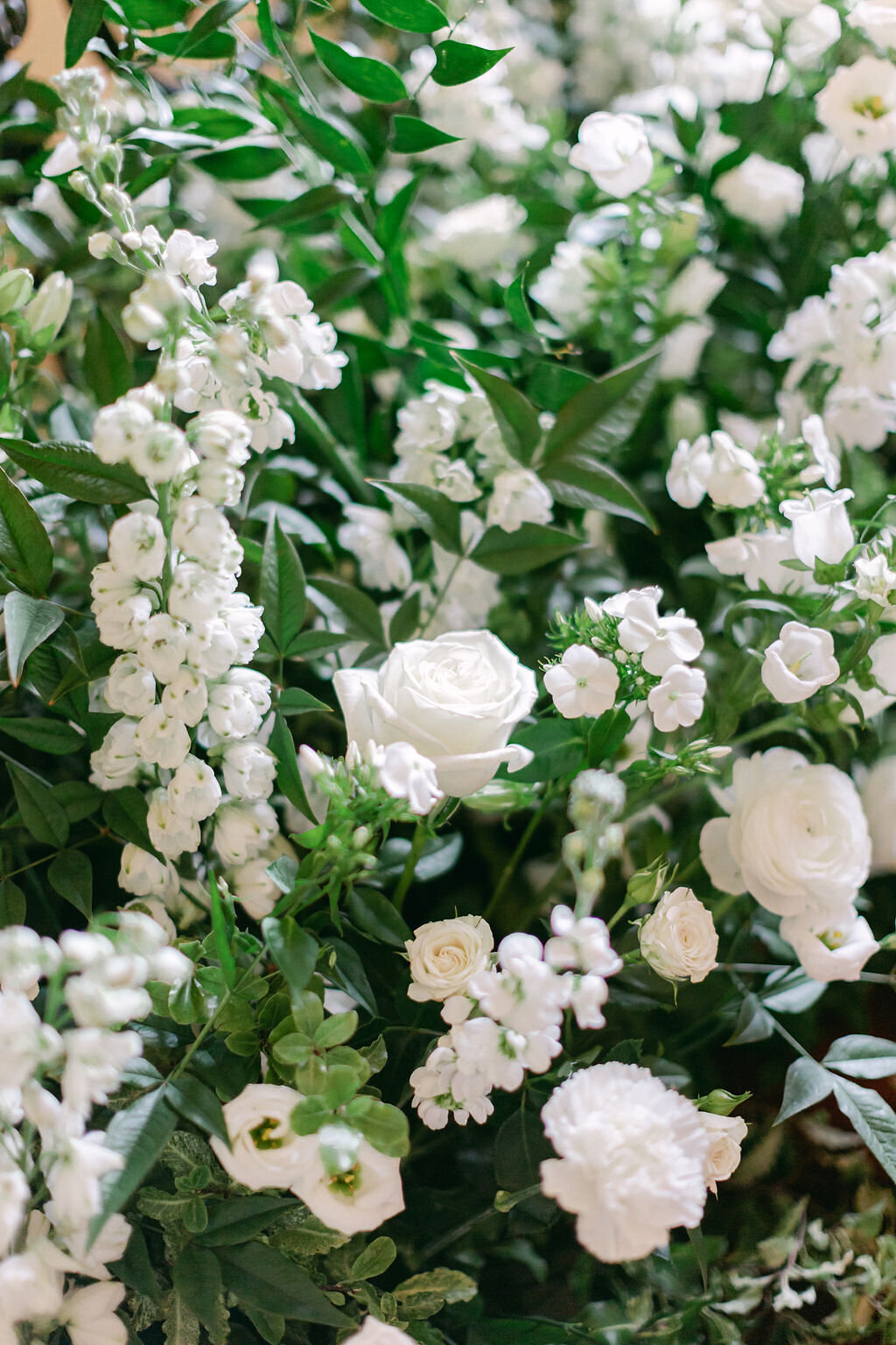 luxurious-wedding-floral-decoration-castle-style9