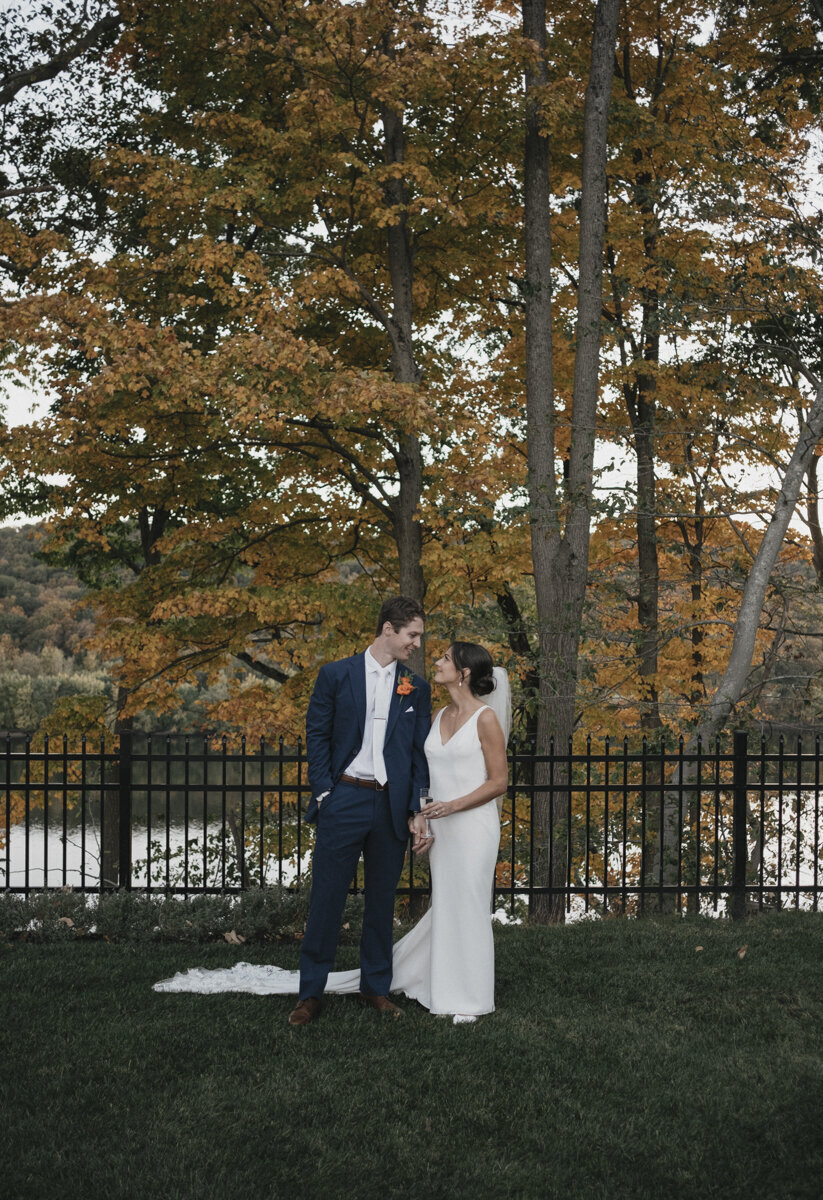 fall-foliage-wedding-pictures-saint-clements-castle
