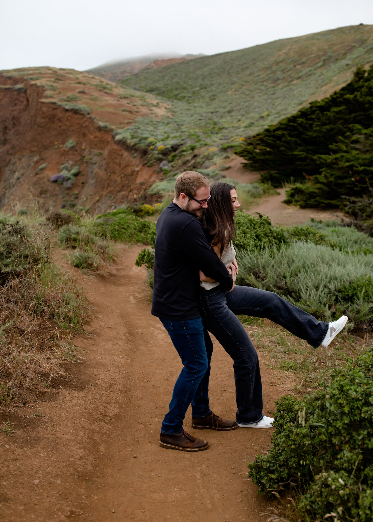 05312023_Makenzie+Gavin_RodeoBeachCA_AnjaJensenPhotography-59